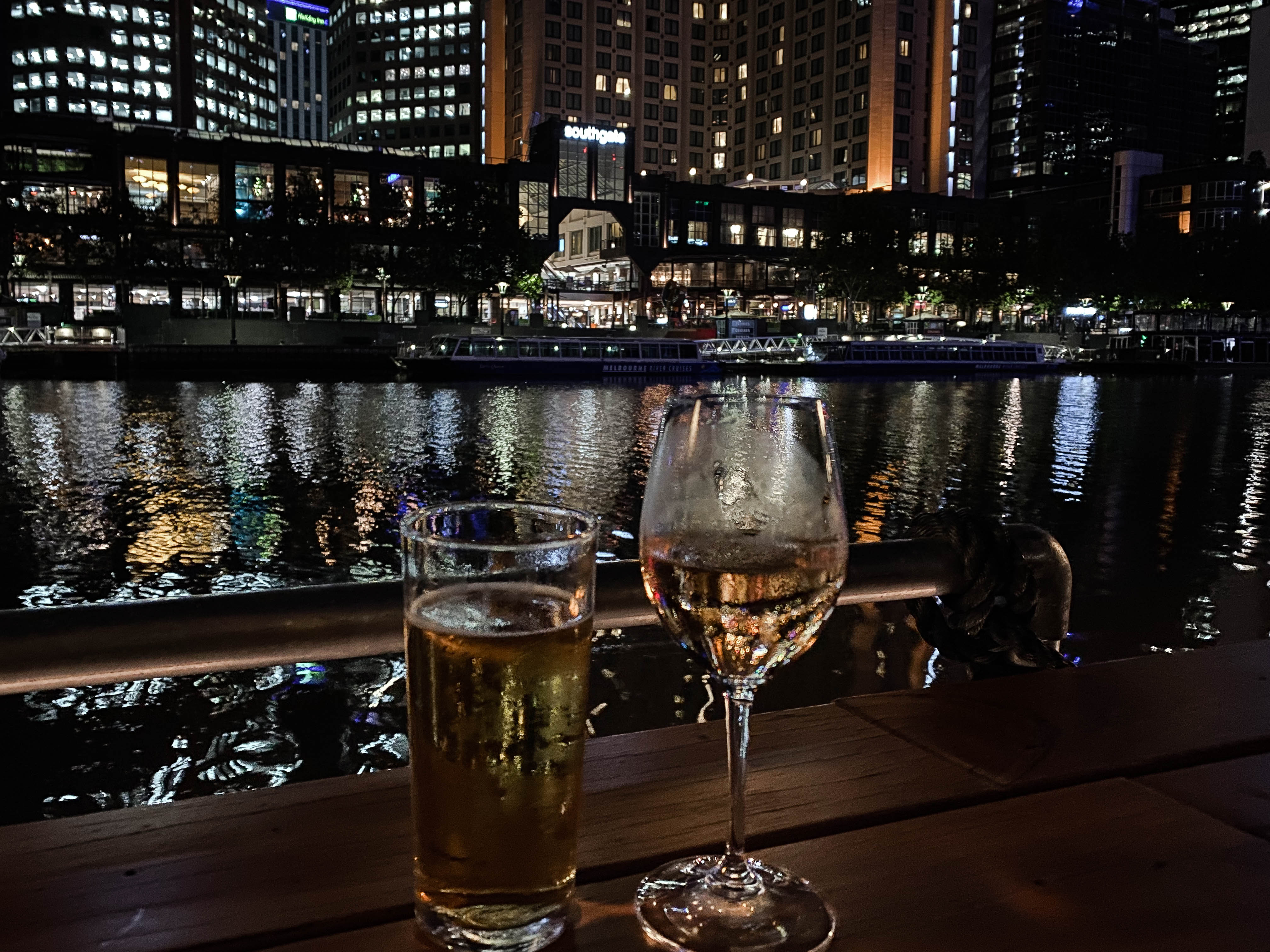 澳洲夜景與啤酒，人間一大享受。