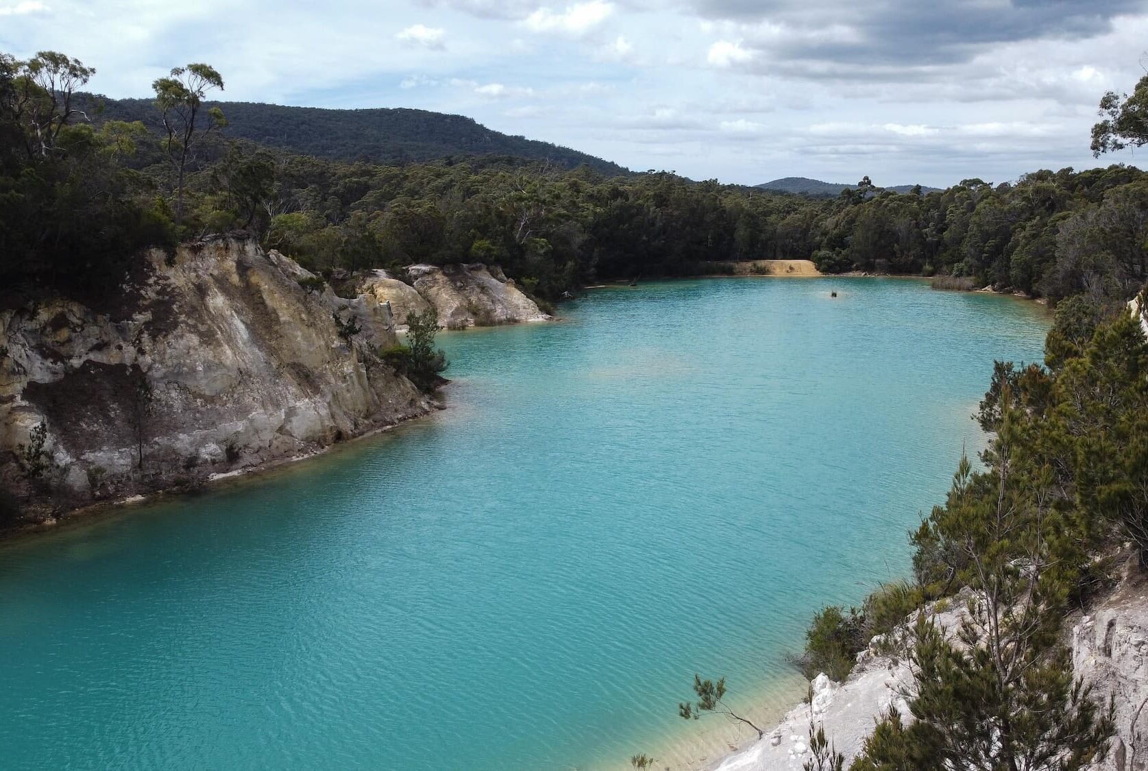 Read more about the article 塔斯Tasmania小眾景點｜森林中被遺忘的蒂芬尼藍小藍湖－Little Blue Lake