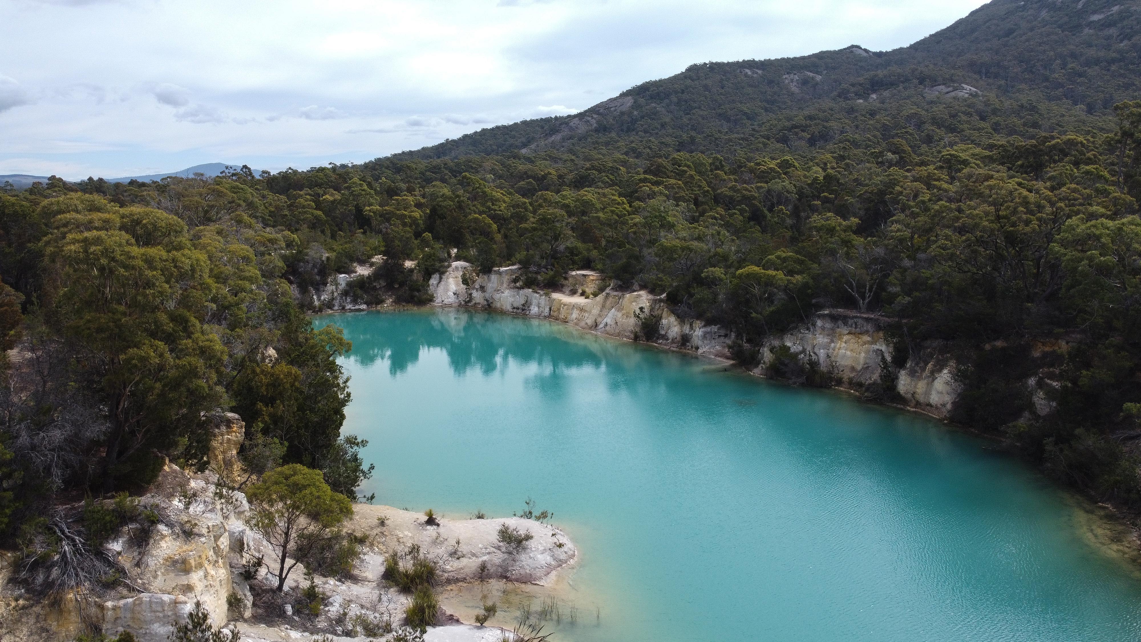 塔斯馬尼亞景點 ｜森林中被遺忘的蒂芬尼藍小藍湖－Little Blue Lake